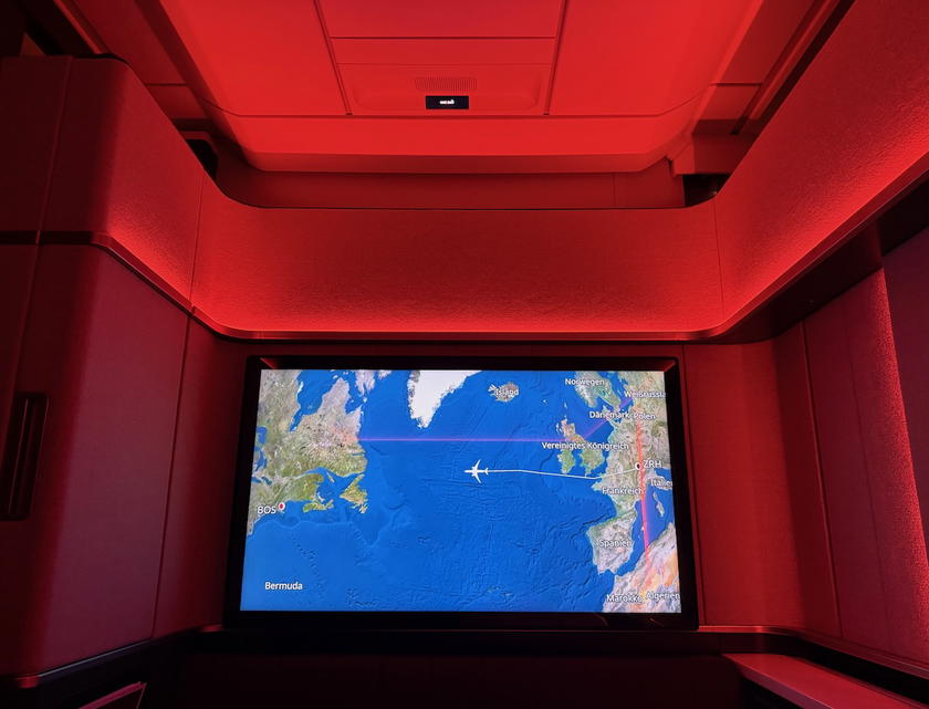 Ambient mood lighting inside the SWISS A350 first class suite