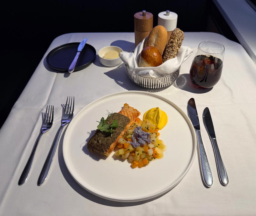 Salmon with nut crust served as a pre-landing snack in SWISS first class