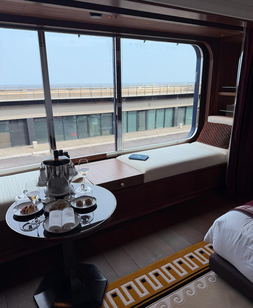 Window bench seating area in an Orient Express Corinthian suite