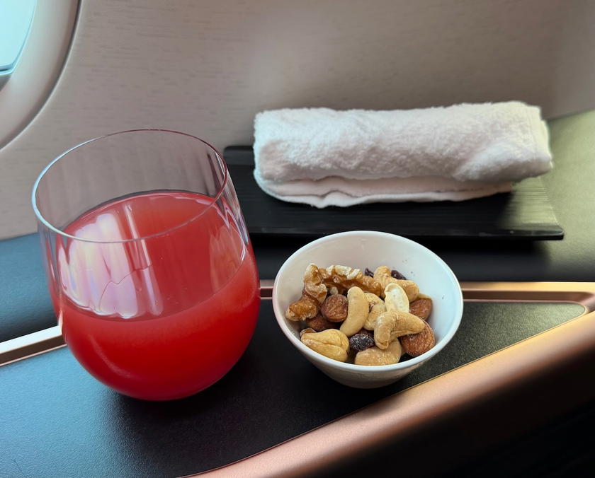 Pre-departure drink and snack served in Starlux first class