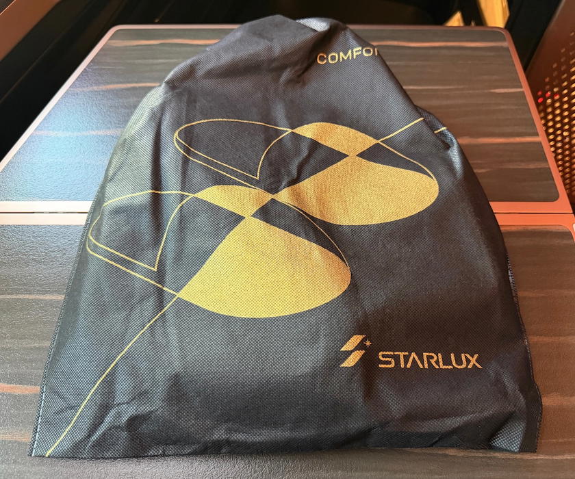 Shoe bag provided to Starlux first class passengers