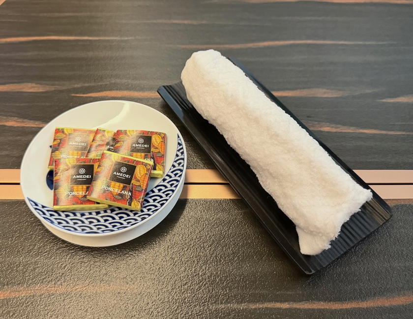 Warm towel and chocolates served at the end of the meal in Starlux first class