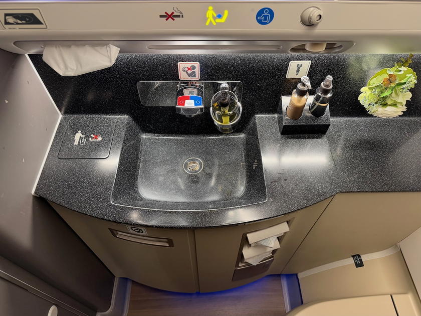 Sink and counter inside the Starlux A350 first class lavatory