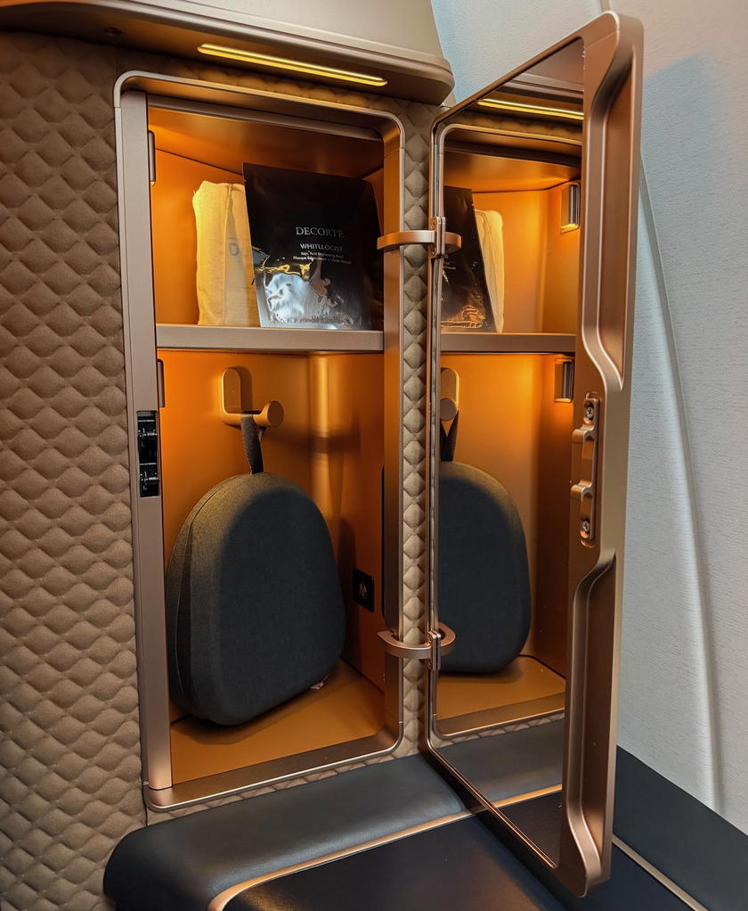 Additional storage space in Starlux Airlines first class on the A350
