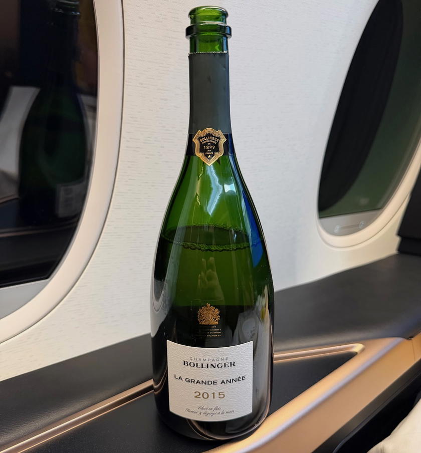 Champagne served in Starlux Airlines first class