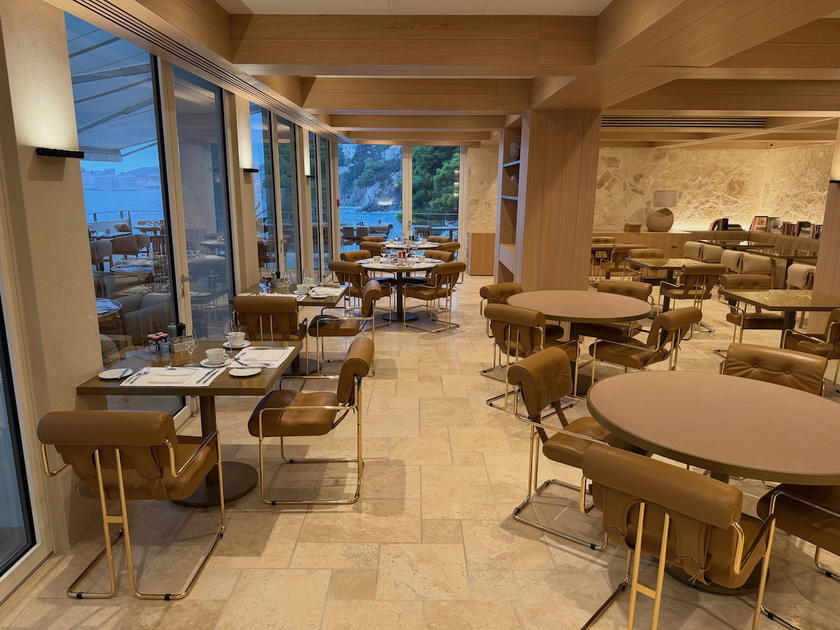 Outdoor seating area at Restaurant Pjerin in Villa Dubrovnik