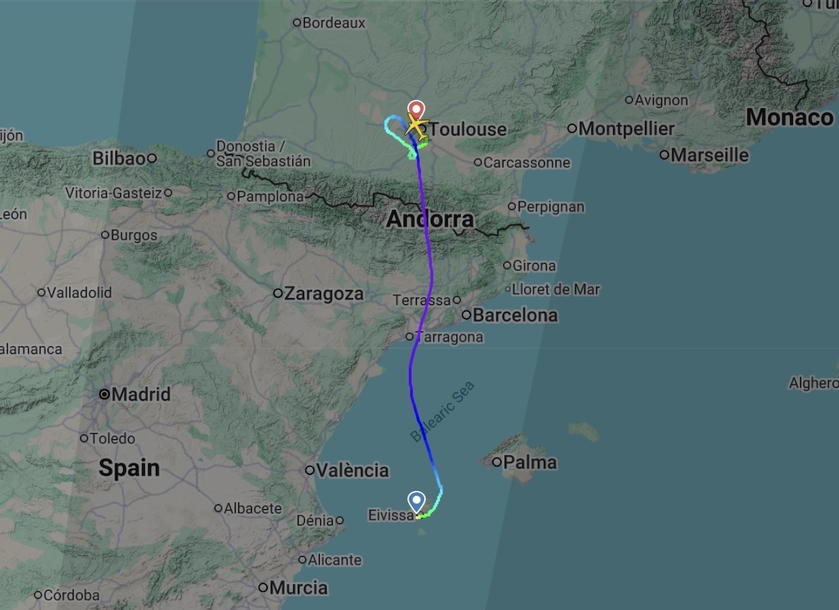 Map showing the Eurowings flight's diversion route to Toulouse airport