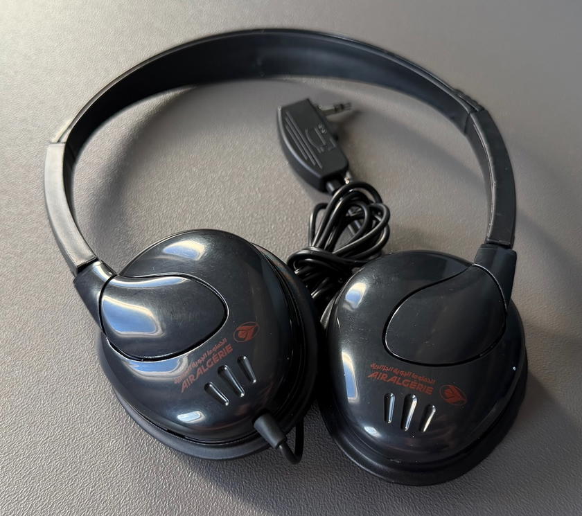 Basic headphones provided in Air Algerie business class