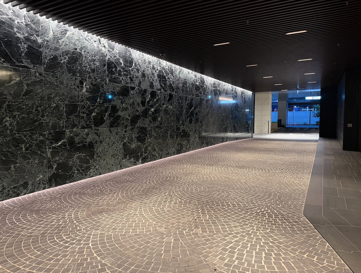 Large driveway at the Bulgari Hotel Tokyo with a striking marble wall