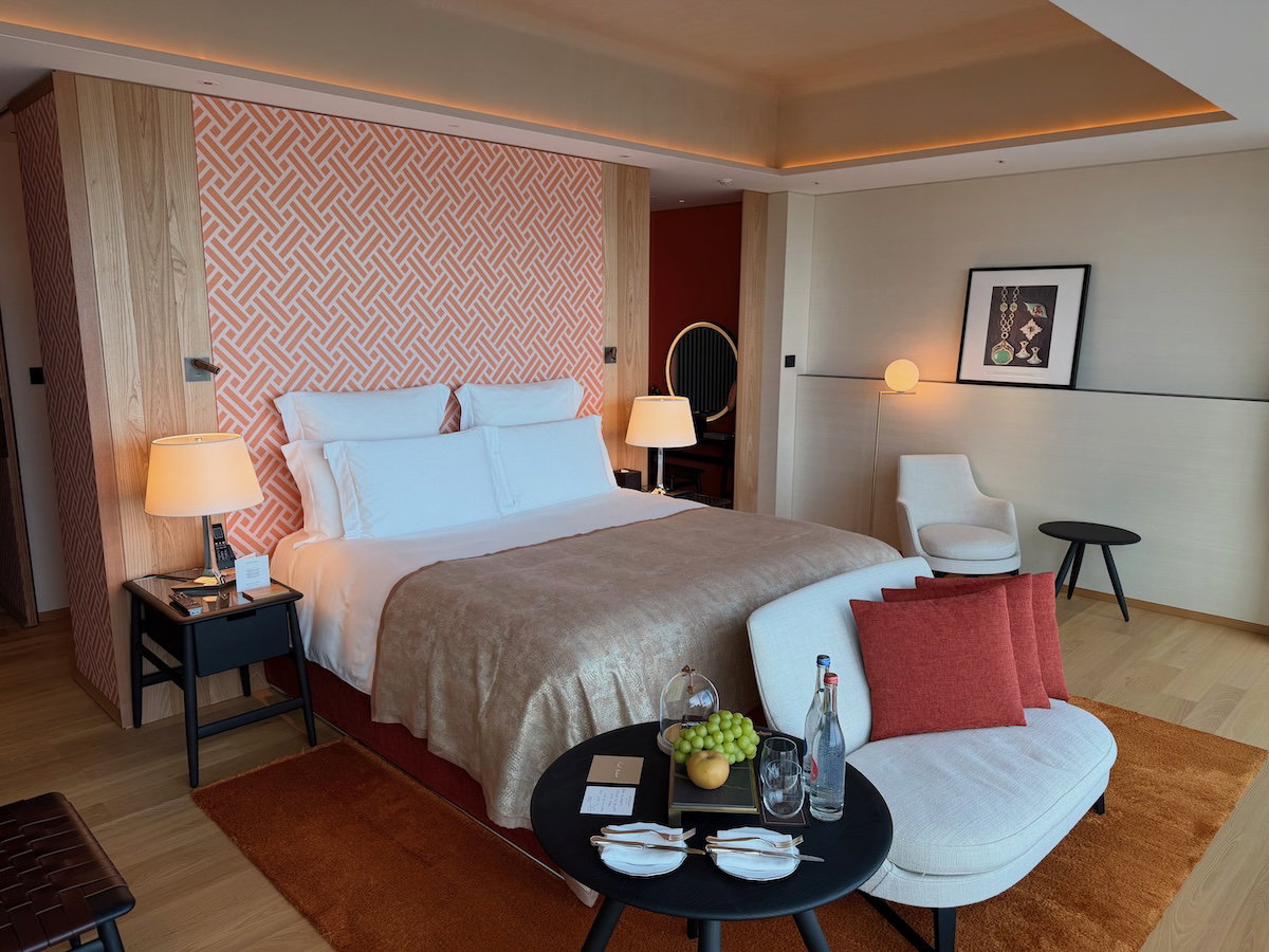 King bed with six pillows in the deluxe room, with seating areas around it