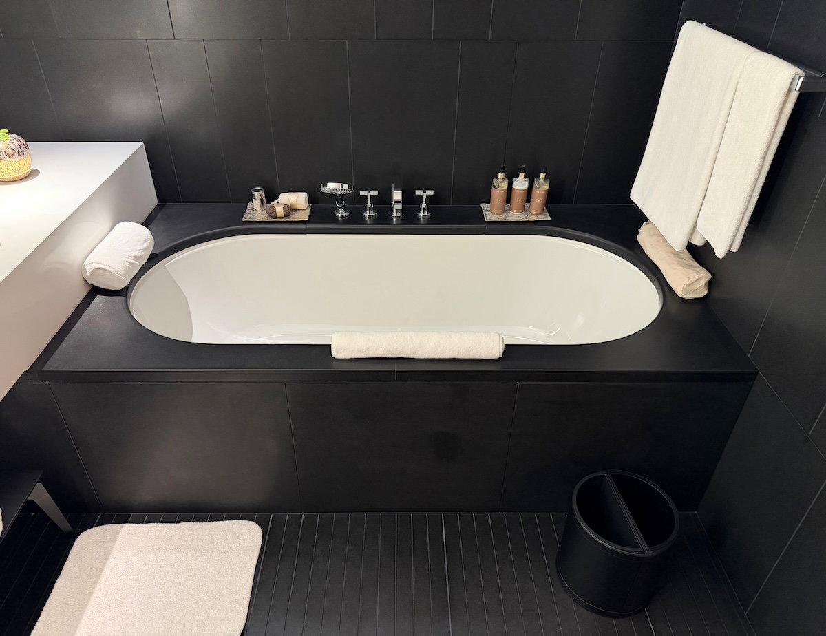 Soaking bathtub in the deluxe room bathroom