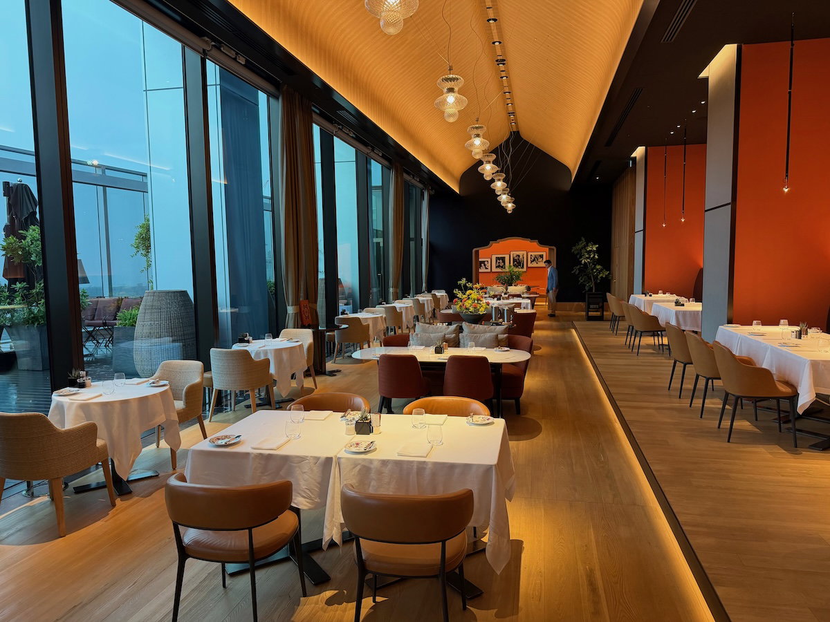 Dining room of Il Ristorante Niko Romito with contemporary Japanese-inspired design
