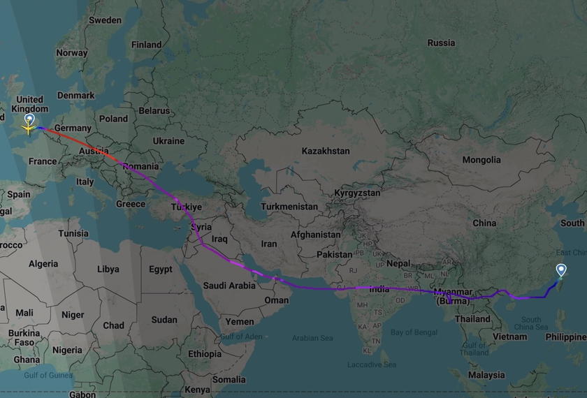 Flight tracking map of China Airlines CI81 routed south of Pakistan over the Middle East near the Strait of Hormuz
