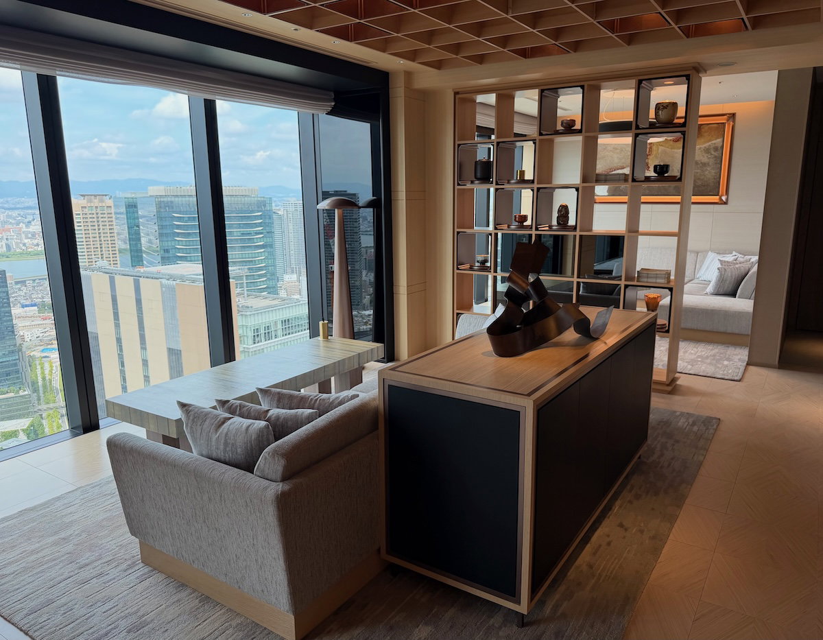 Osaka Station Hotel Specialty Salon club lounge