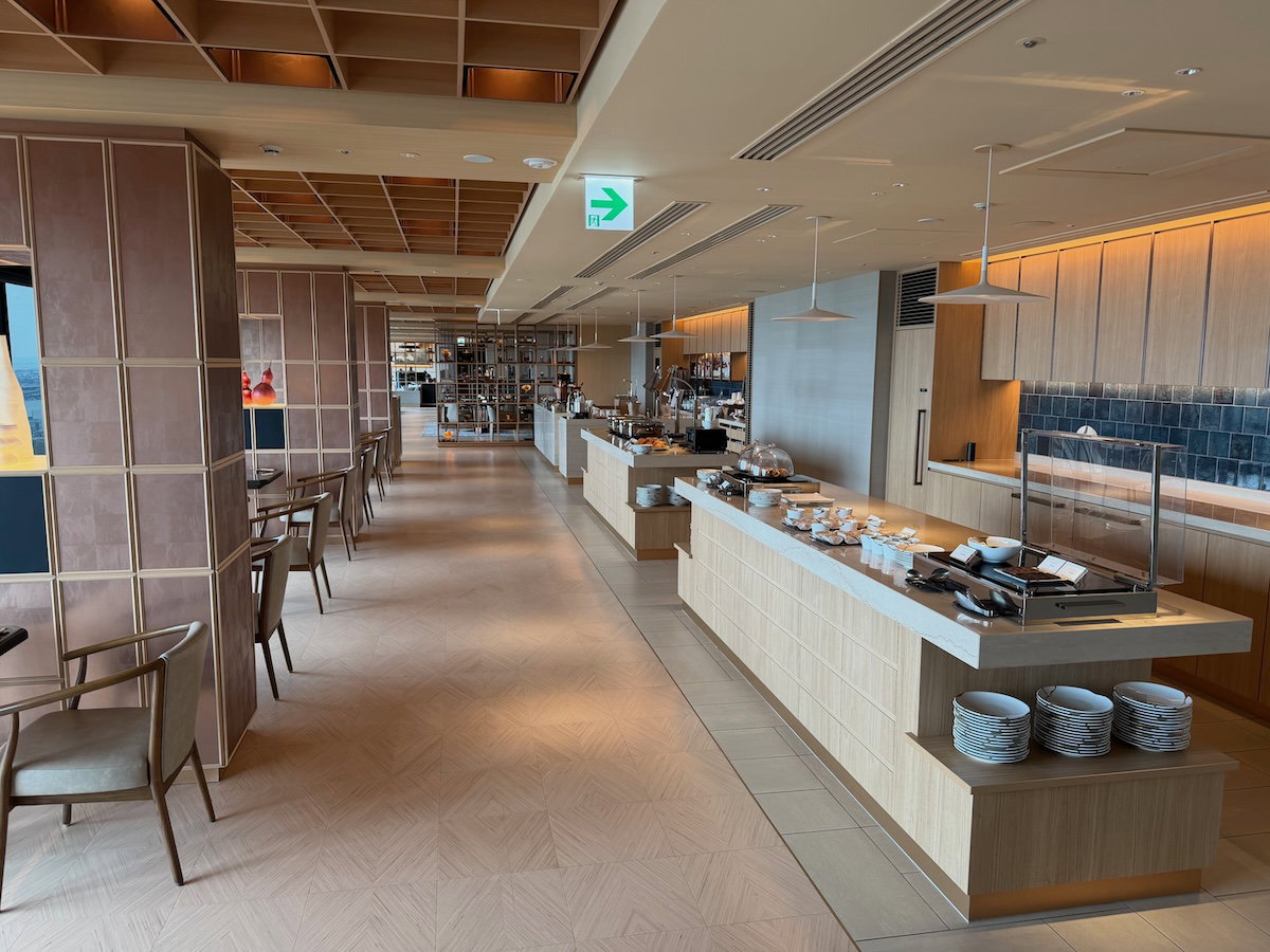 Osaka Station Hotel Specialty Salon club lounge