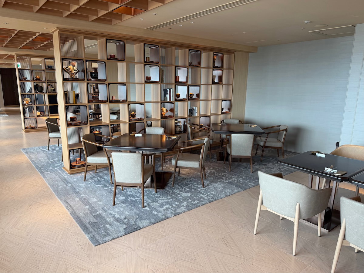 Osaka Station Hotel Specialty Salon club lounge