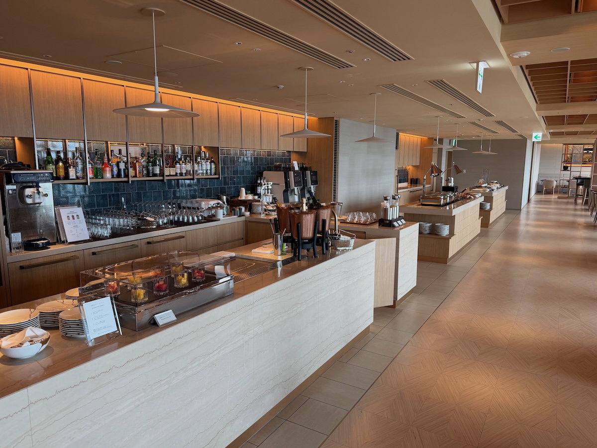 Osaka Station Hotel Specialty Salon club lounge