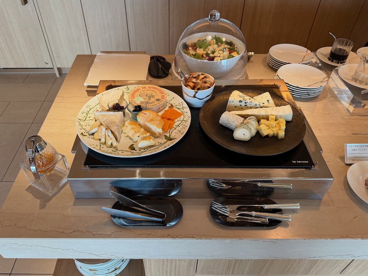 Hors d'oeuvres on the Specialty Salon evening buffet