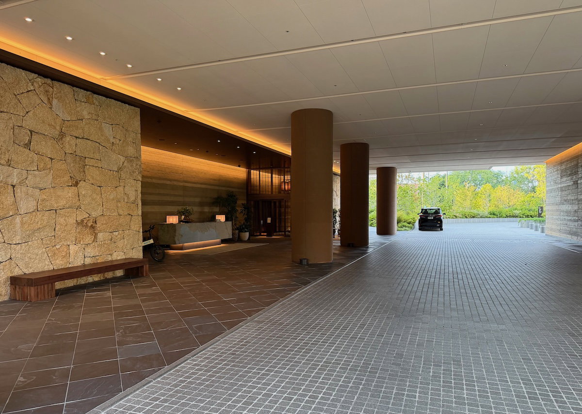 Large driveway and arrival area at Patina Osaka