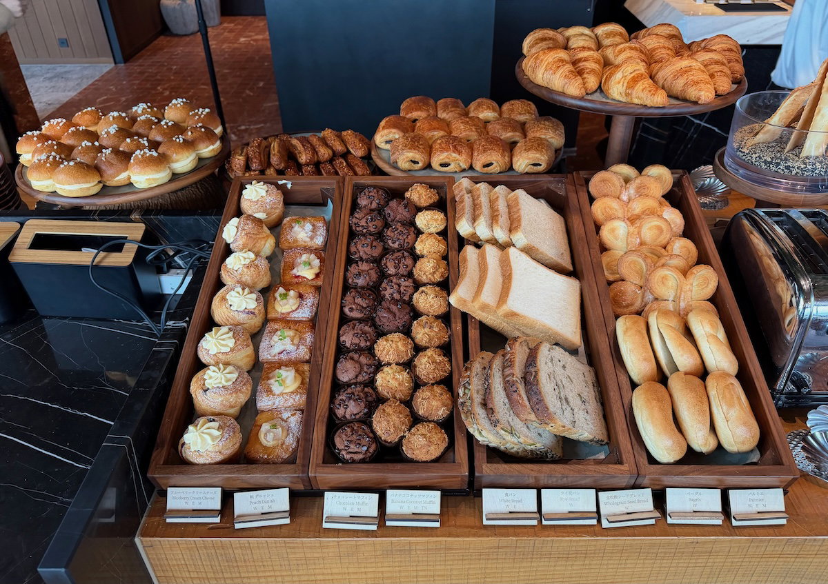 Hot dishes and Asian specialties at the Patina Osaka breakfast buffet
