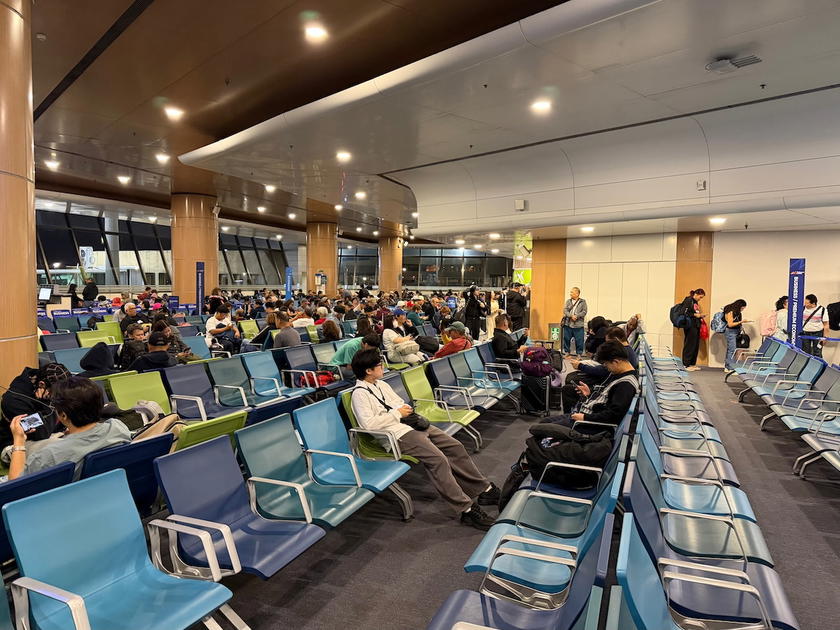 Crowded seating area at the Philippine Airlines departure gate in Manila Airport