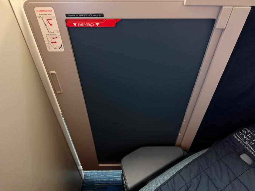 Manual sliding door on the aisle side of the business class suite