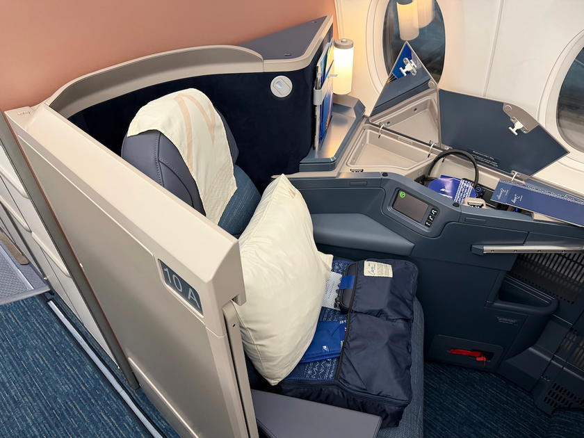 Window seat 10A in Philippine Airlines A350 business class