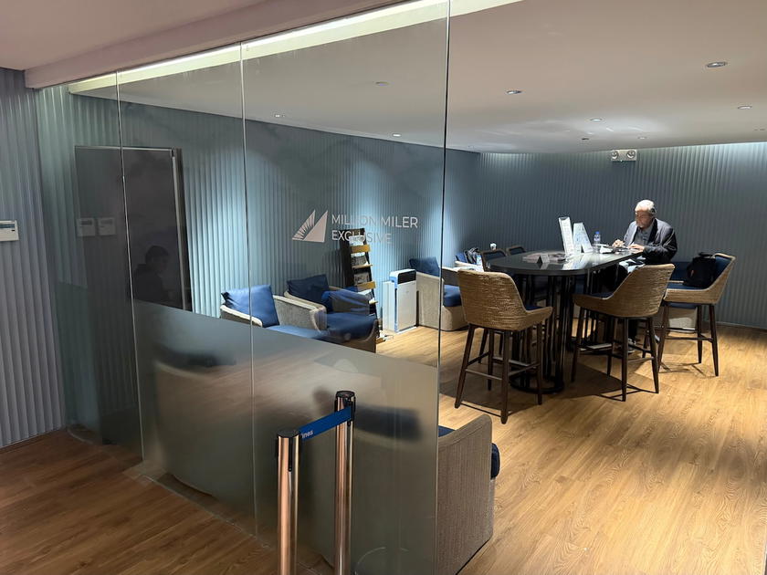 Additional lounge seating with armchairs in the Philippine Airlines Manila lounge