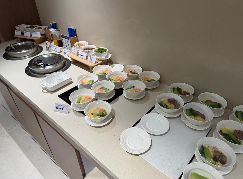 Bread and snack offerings at the Philippine Airlines Mabuhay Lounge buffet