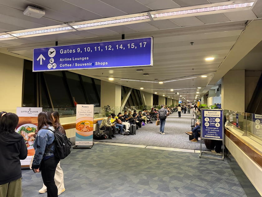 Narrow walkway in Manila Airport Terminal 1 near gate 15, where the Mabuhay Lounge is located
