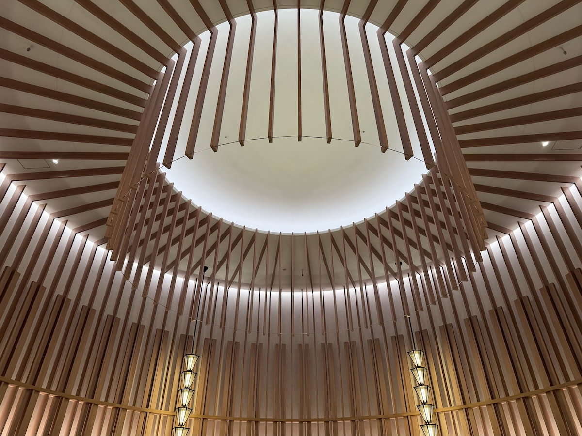 Decor and design details of the reception area at the Waldorf Astoria Osaka