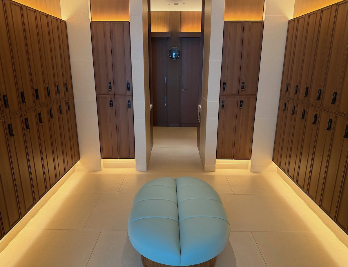 Changing room with lockers in the Waldorf Astoria Osaka spa