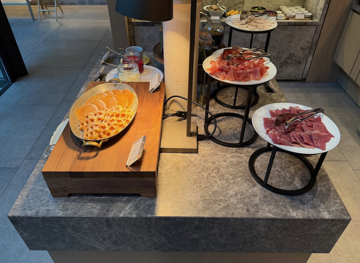 Cold cuts, cheese and smoked salmon on the Jolie Brasserie breakfast buffet